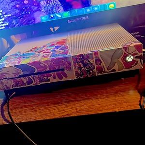 XBOX ONE S / In perfect condition. WIRES are included stickers are included